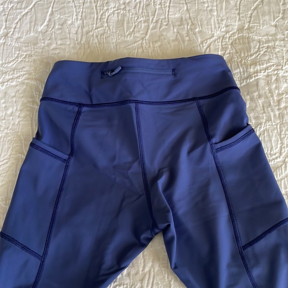 Beautiful blue leggings. - Picture 3 of 4